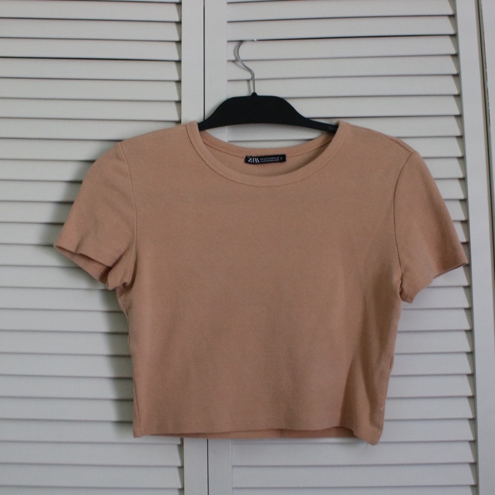Zara Women’s plain cropped tee in size medium